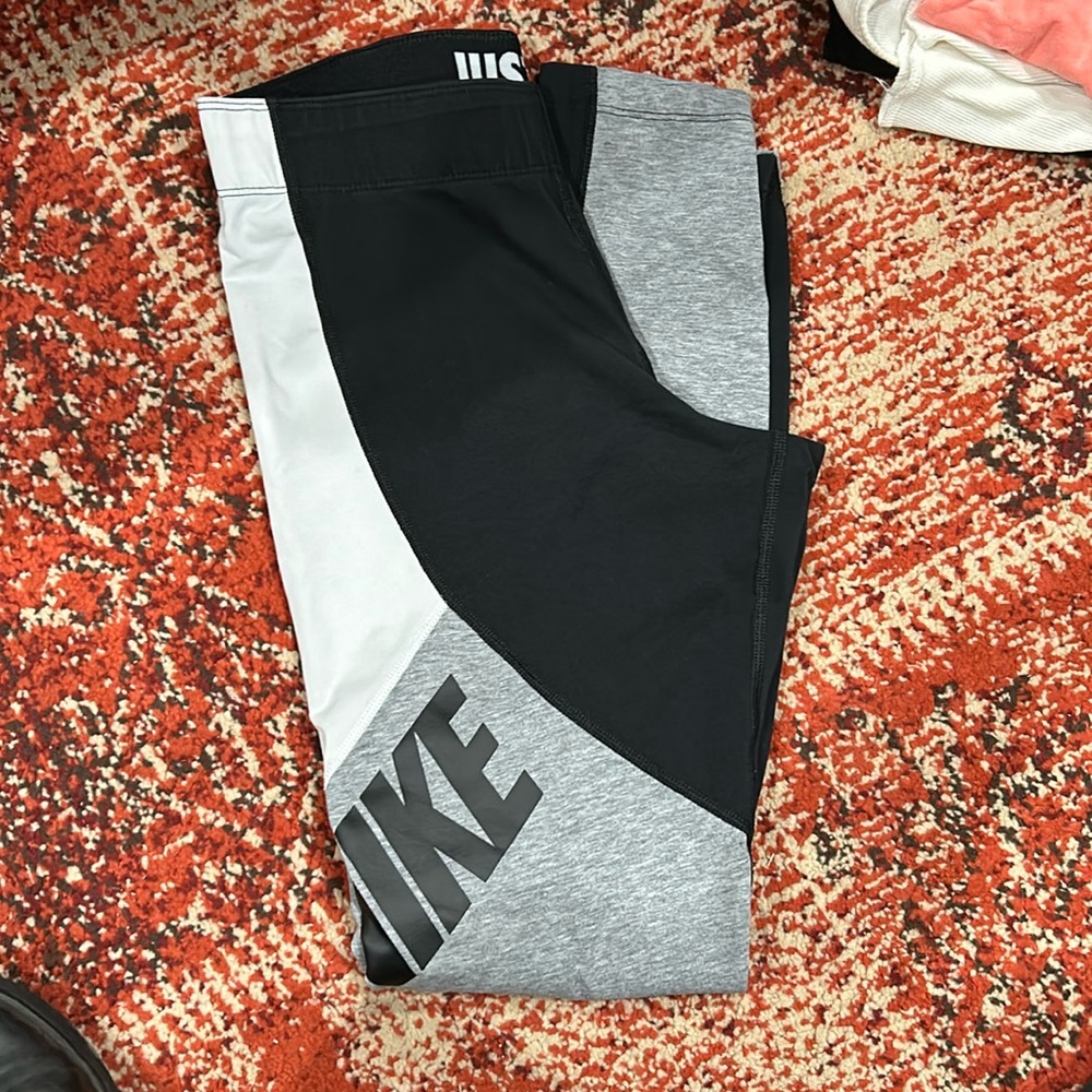 Women’s Nike leggings. Size medium